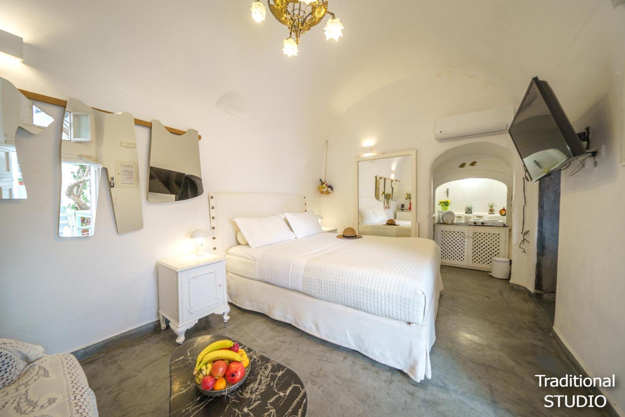 Santorini Paradise Cave Ia